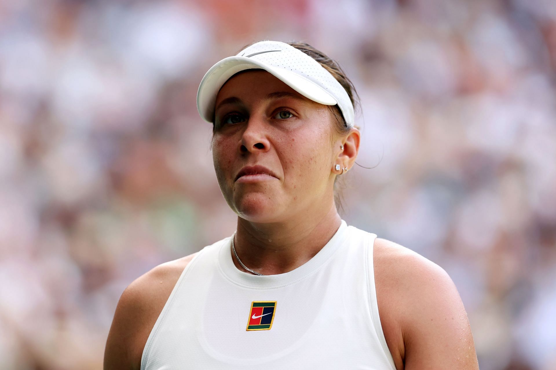 Amanda Anisimova cuts a dejected figure during her loss to Iga Swiatek in the women's singles final of the 2025 Wimbledon Championships (Source: Getty)
